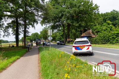Materiële schade Eperweg N309 na ongeval bakwagen met afslaande auto naar Schouwenburg 't Harde. - © NWVFoto.nl